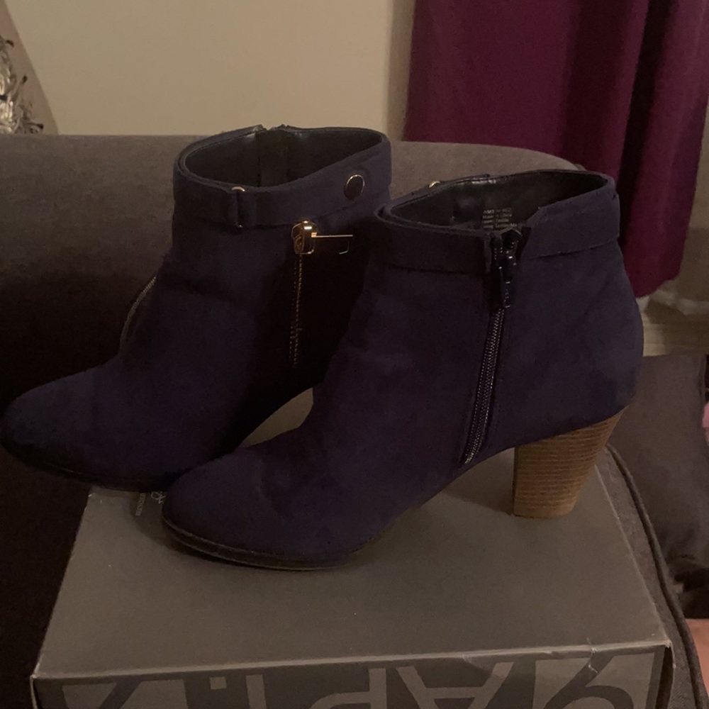 Apt. 9 Navy blue ankle booties